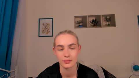 oliviaBeauty online show from April 2026 07:58:01 PM