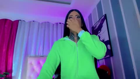 oliviahot01 online show from April 2026 02:33:01 PM