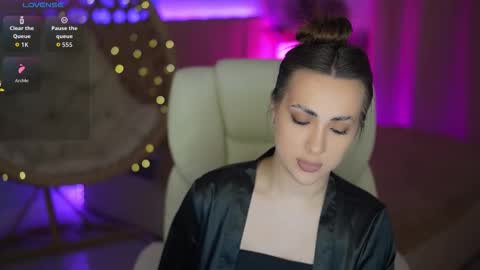 Olivia online show from March 2026 03:29:02 PM