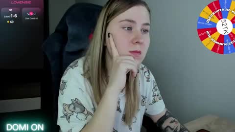 Snapshot of oliviamunk chatting on February 2025 04:03:01 AM . online show from February 2025 04:03:01 AM