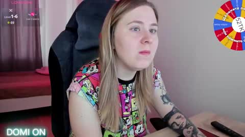 Snapshot of oliviamunk chatting on February 2025 07:01:02 AM . online show from February 2025 07:01:02 AM