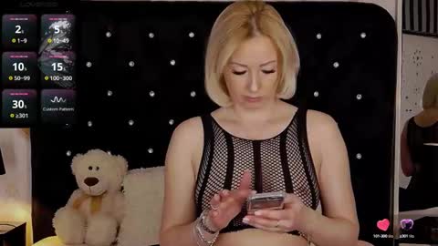 Snapshot of oliviashaw23 chatting on March 2025 05:11:02 AM Olivia online show from March 2025 05:11:02 AM