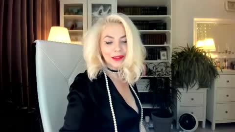 ollalla7 online show from August 2026 03:00:01 PM