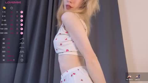 Snapshot of ollie_ments chatting on November 2025 06:12:02 AM Sofia online show from November 2025 06:12:02 AM