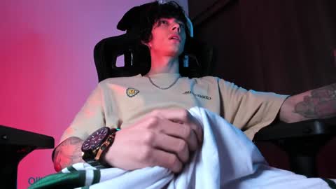     online show from February 2025 06:14:01 AM