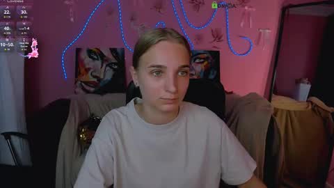 Snapshot of ollivia_dream chatting on June 2026 06:04:01 AM Ollivia online show from June 2026 06:04:01 AM