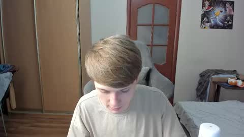 Snapshot of olvr_zoolander chatting on December 2025 09:42:02 PM Oliver and Mira online show from December 2025 09:42:02 PM