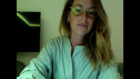 Snapshot of olyra11 chatting on October 2025 09:42:01 PM olyra11 online show from October 2025 09:42:01 PM