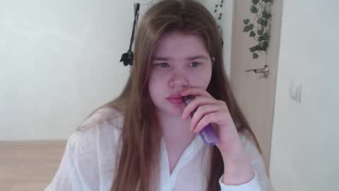 Snapshot of omellyoo chatting on March 2026 12:11:01 PM MellY online show from March 2026 12:11:01 PM