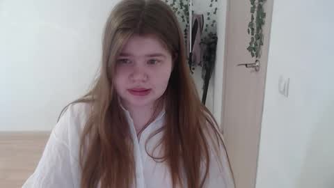 Snapshot of omellyoo chatting on March 2026 09:59:02 AM MellY online show from March 2026 09:59:02 AM