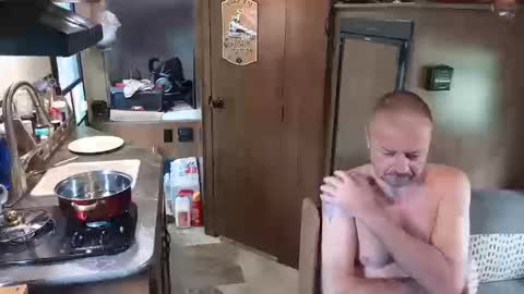 Snapshot of omfgy chatting on September 2025 03:38:01 PM Norm online show from September 2025 03:38:01 PM