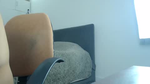 onebestlover online show from February 2026 01:21:02 PM