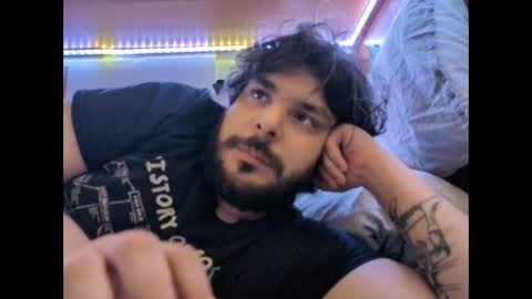 Snapshot of onecrew1 chatting on September 2025 01:01:01 PM onecrew1 online show from September 2025 01:01:01 PM