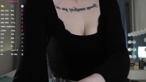 Snapshot of oneidahalla chatting on April 2026 07:04:02 PM ameli ameli a a a ameli Amelia online show from April 2026 07:04:02 PM