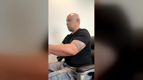 Snapshot of onetreehill1976 chatting on March 2026 05:56:01 PM onetreehill1976 online show from March 2026 05:56:01 PM