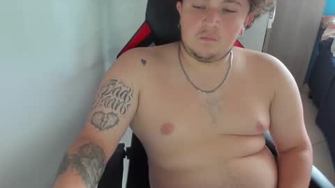 Snapshot of onewhiteboichub chatting on October 2025 09:31:02 PM Andres INDEPENDENT MODEL online show from October 2025 09:31:02 PM