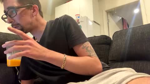 Snapshot of onthecumup69 chatting on March 2025 04:52:02 PM onthecumup69 online show from March 2025 04:52:02 PM