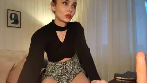 ophelia blue online show from November 2025 01:13:01 PM