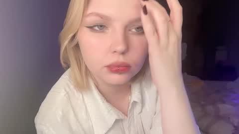 Ophelia online show from December 2025 04:04:01 PM