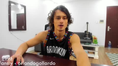 Snapshot of orlando__bloom chatting on January 2025 09:08:01 AM Fansly and Instagram -  online show from January 2025 09:08:01 AM