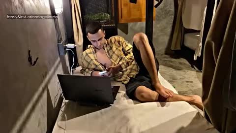 Snapshot of orlando__bloom chatting on November 2025 08:46:01 AM Fansly and Instagram -  online show from November 2025 08:46:01 AM