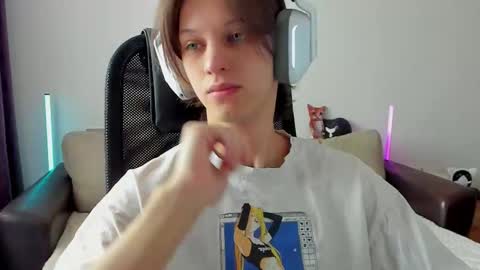 Ostin online show from February 2026 04:49:02 AM