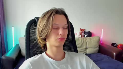 Snapshot of ostin_meoww chatting on May 2026 07:24:02 AM Ostin online show from May 2026 07:24:02 AM