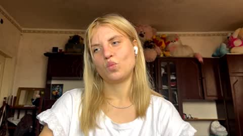 Snapshot of othalook chatting on October 2025 08:51:01 AM Alexa online show from October 2025 08:51:01 AM