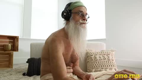 Otto Zeus online show from April 2026 11:24:02 PM