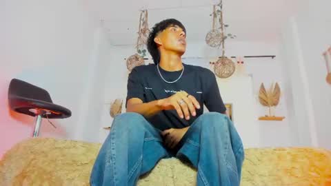 Snapshot of ousuke_noir chatting on July 2026 09:18:01 PM theo online show from July 2026 09:18:01 PM