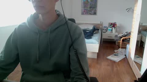 OverkneeBabe online show from December 2024 09:10:01 AM