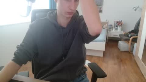 OverkneeBabe online show from February 2025 12:58:01 PM