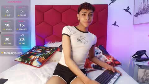 Snapshot of owen_jp chatting on December 2025 09:10:02 PM Owen online show from December 2025 09:10:02 PM