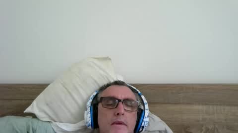 Snapshot of ozzie_male77 chatting on October 2025 02:08:01 AM Brian online show from October 2025 02:08:01 AM