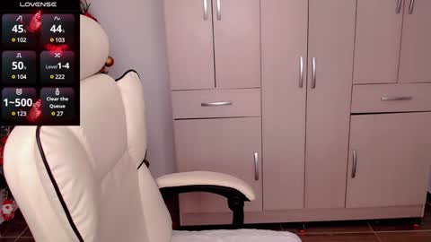 Snapshot of p_o_l_e_t_t chatting on December 2024 04:21:02 PM Jane online show from December 2024 04:21:02 PM