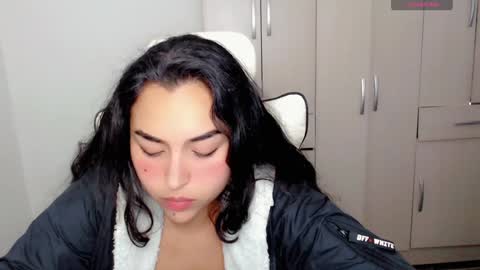 Snapshot of p_o_l_e_t_t chatting on January 2025 12:27:02 AM Jane online show from January 2025 12:27:02 AM