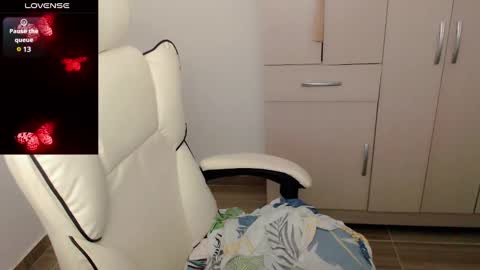 Snapshot of p_o_l_e_t_t chatting on February 2025 11:24:02 PM Jane online show from February 2025 11:24:02 PM