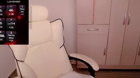 Snapshot of p_o_l_e_t_t chatting on March 2025 07:07:02 PM Jane online show from March 2025 07:07:02 PM