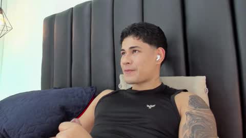 Javi    online show from February 2026 04:52:01 AM