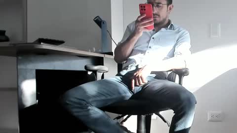 Snapshot of pablo_rincon95 chatting on January 2025 12:23:01 PM pablo rincon95 online show from January 2025 12:23:01 PM