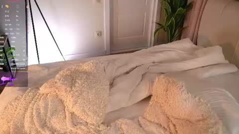 Snapshot of pafosstar chatting on June 2026 07:31:02 PM Kimlovense is activeThere are legends that in this room all your wishes can come true Private is Open online show from June 2026 07:31:02 PM