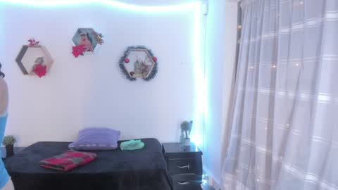 Paloma  online show from December 2024 11:40:01 PM