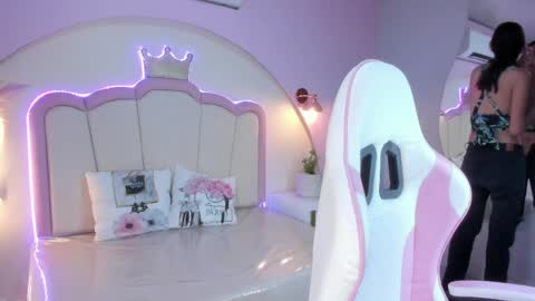 Snapshot of pamela_monroy_ chatting on April 2026 08:39:01 PM Princess Pamela online show from April 2026 08:39:01 PM