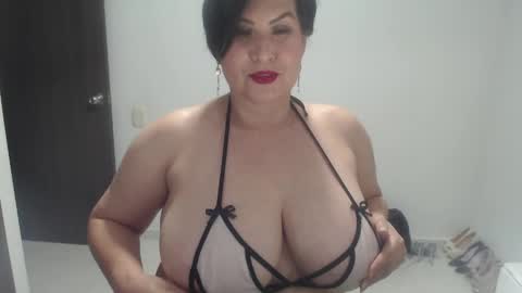 Snapshot of paola_williams chatting on May 2026 08:27:01 PM Paola Williams online show from May 2026 08:27:01 PM