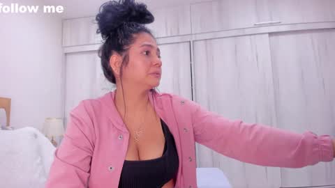 Snapshot of paolaa_rodriguez chatting on February 2025 06:51:01 PM Paola online show from February 2025 06:51:01 PM