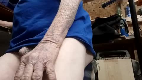 papajb70 online show from February 2025 04:01:01 AM