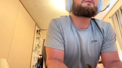 Snapshot of parablue227 chatting on May 2026 10:33:02 PM parablue227 online show from May 2026 10:33:02 PM