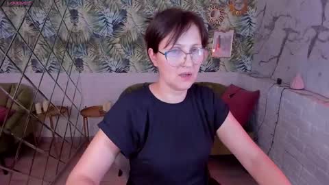Snapshot of paris_cherry chatting on January 2025 02:42:01 AM Paris online show from January 2025 02:42:01 AM