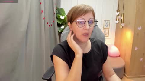 Snapshot of paris_cherry chatting on February 2025 04:48:02 PM Paris online show from February 2025 04:48:02 PM