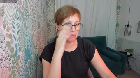 Snapshot of paris_cherry chatting on February 2025 01:08:02 PM Paris online show from February 2025 01:08:02 PM